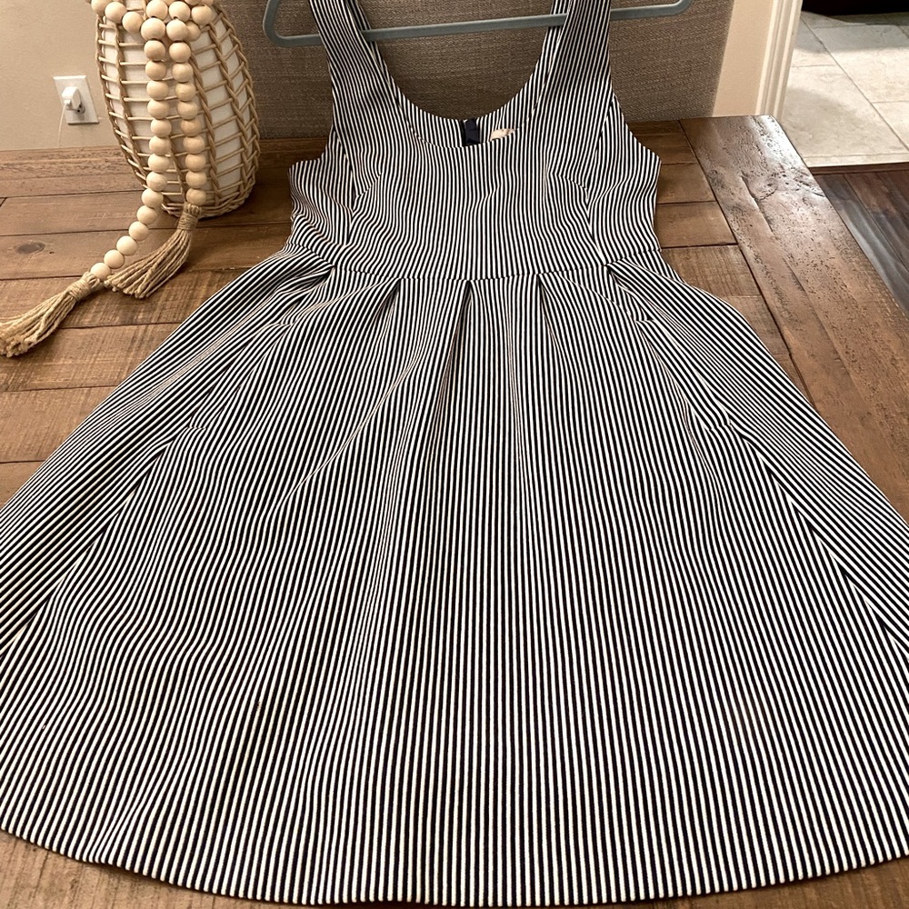 Banana Republic Dress in Navy Blue Seersucker Pattern